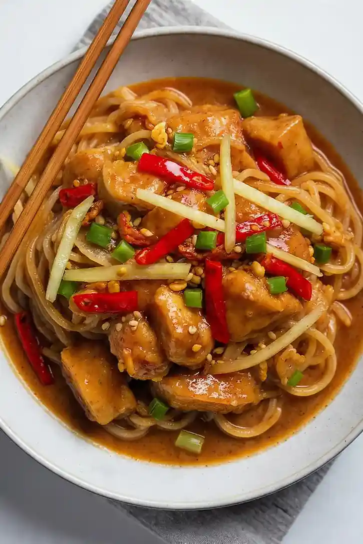 Ginger & Chilli Peanut Chicken Noodles
